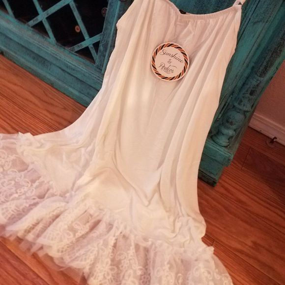 SIZE EXTENDER RUFFLE LACE HEM SLIP PLUS CAMI TOP - Picture 1 of 4